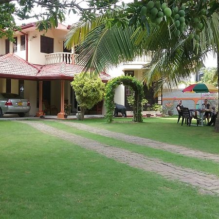 Sugandi Inn Kochchikade Extérieur photo