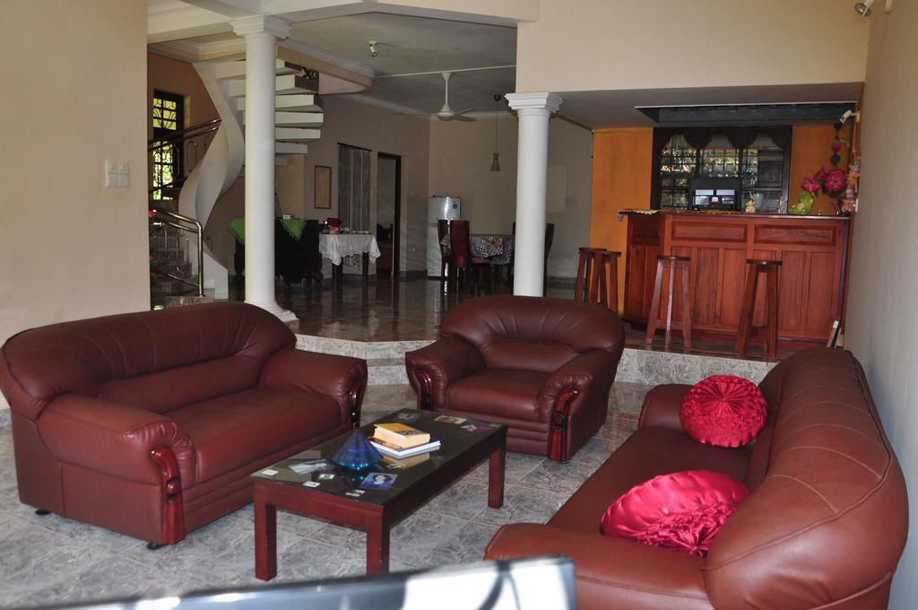Sugandi Inn Kochchikade Extérieur photo