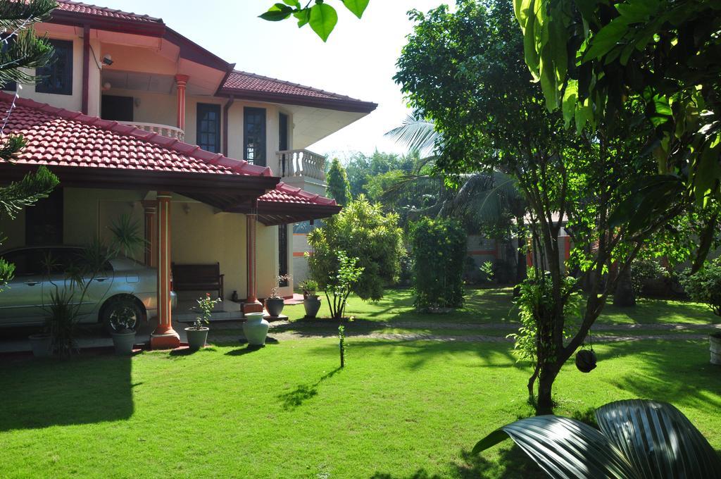 Sugandi Inn Kochchikade Extérieur photo