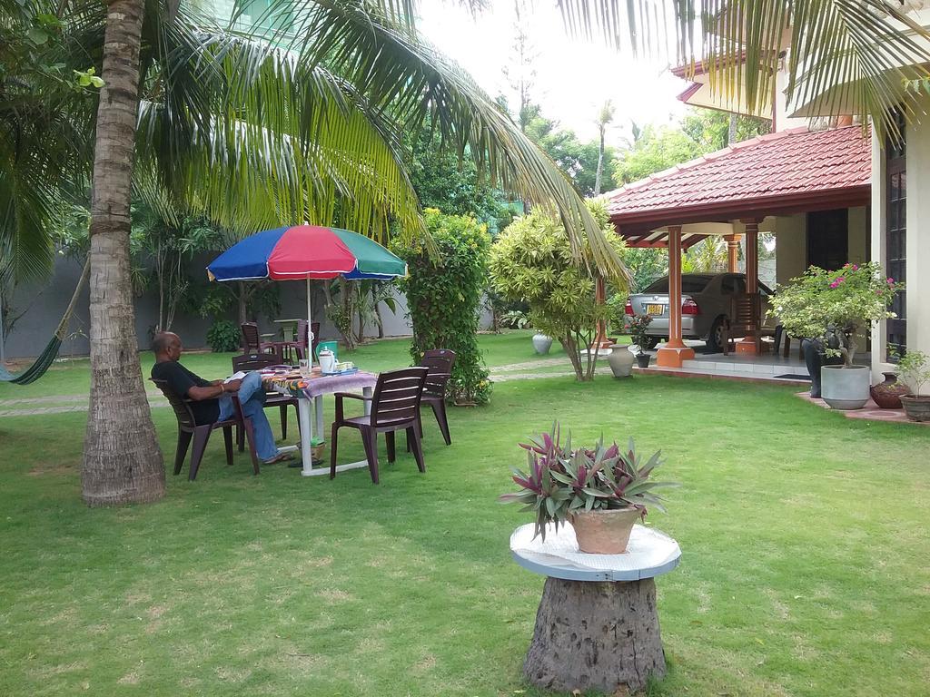Sugandi Inn Kochchikade Extérieur photo