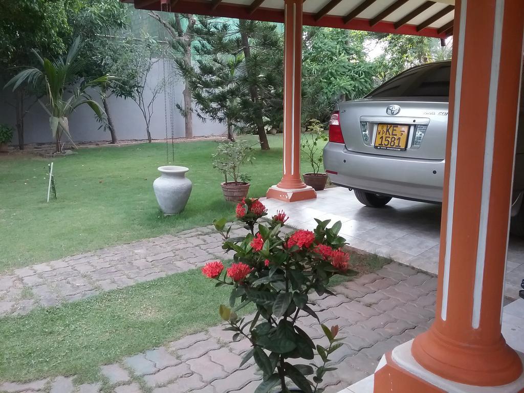 Sugandi Inn Kochchikade Extérieur photo