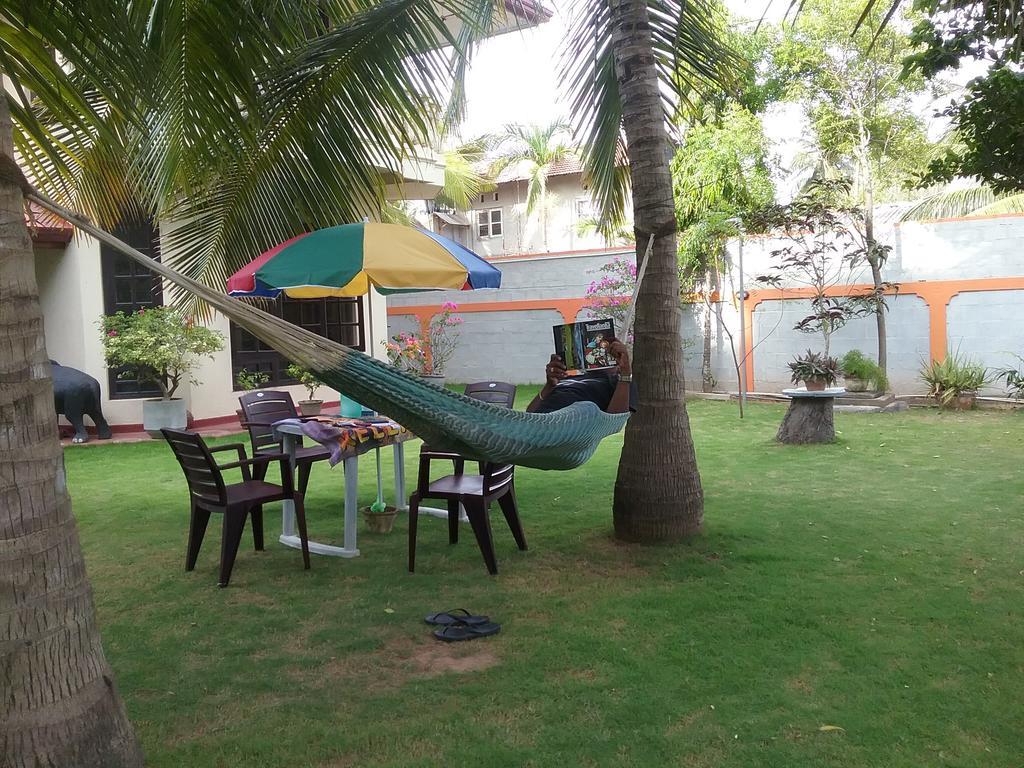 Sugandi Inn Kochchikade Extérieur photo