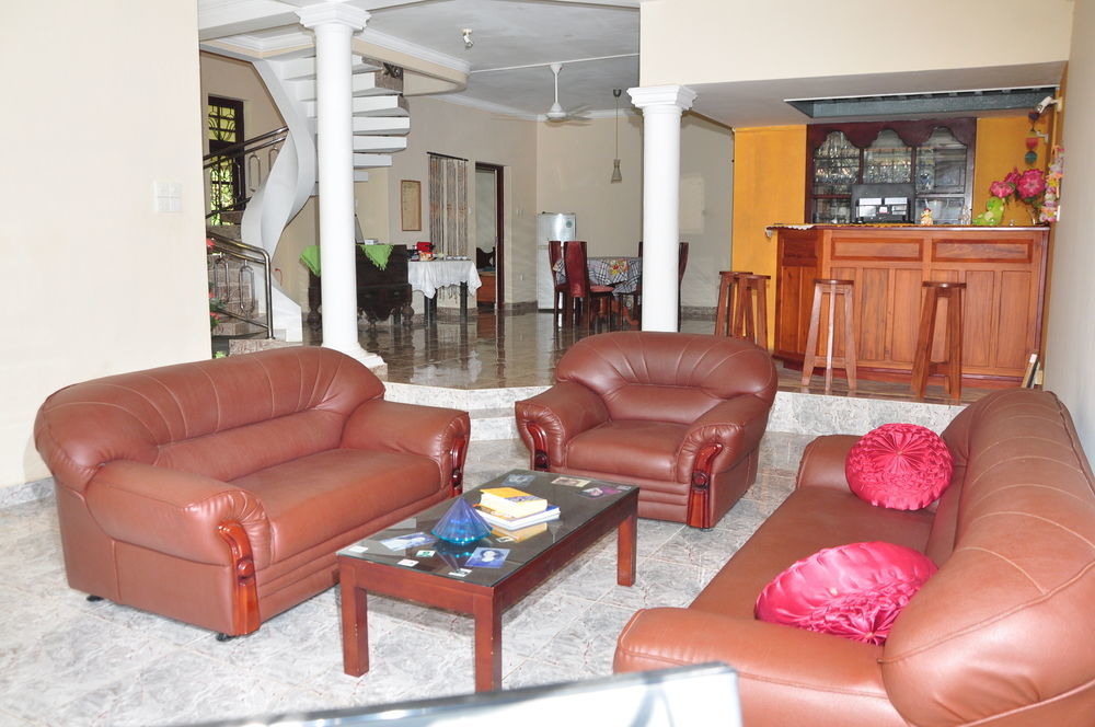 Sugandi Inn Kochchikade Extérieur photo