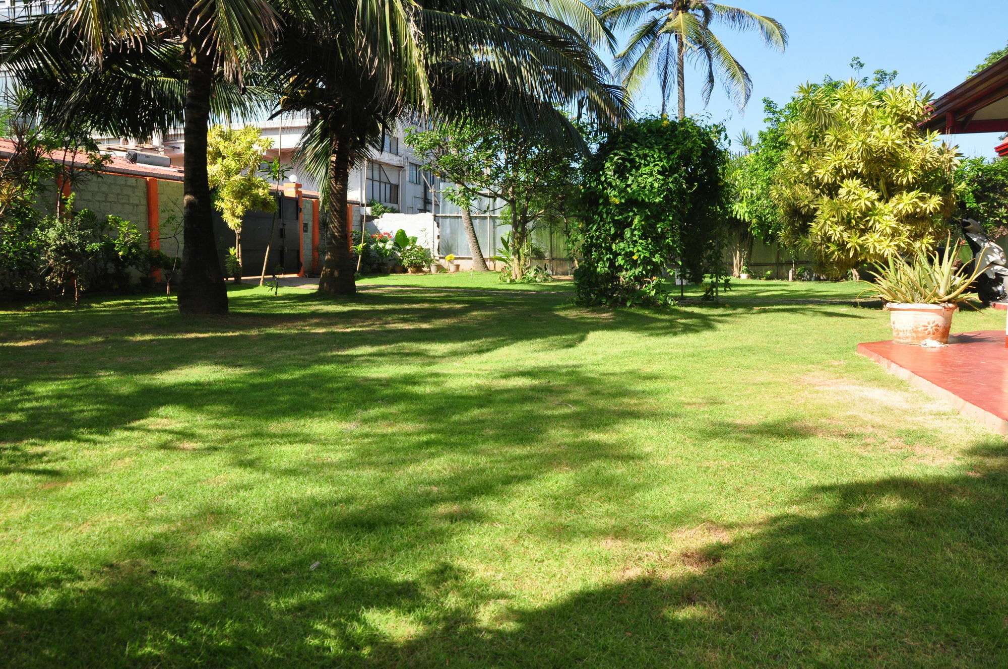 Sugandi Inn Kochchikade Extérieur photo