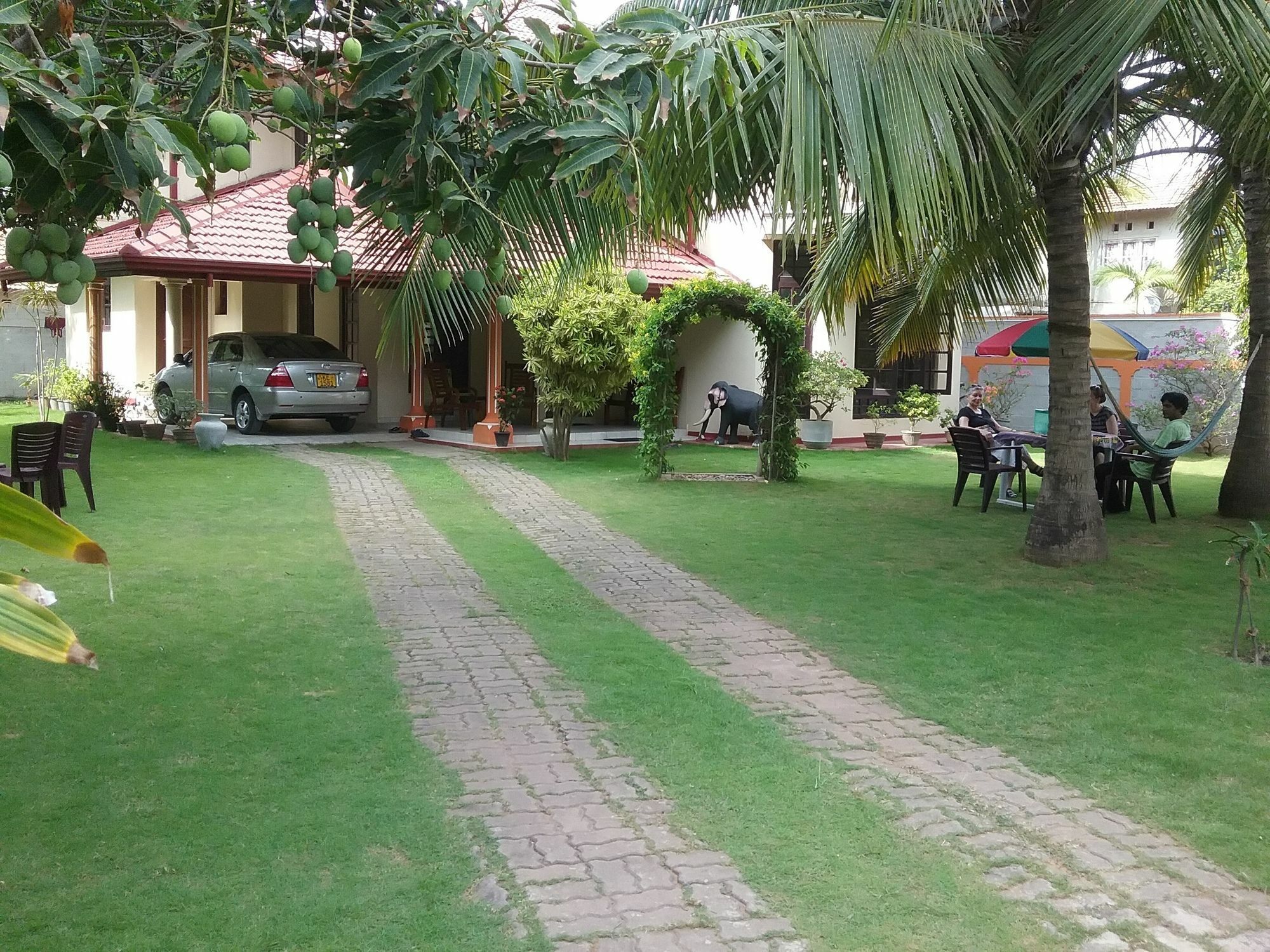 Sugandi Inn Kochchikade Extérieur photo